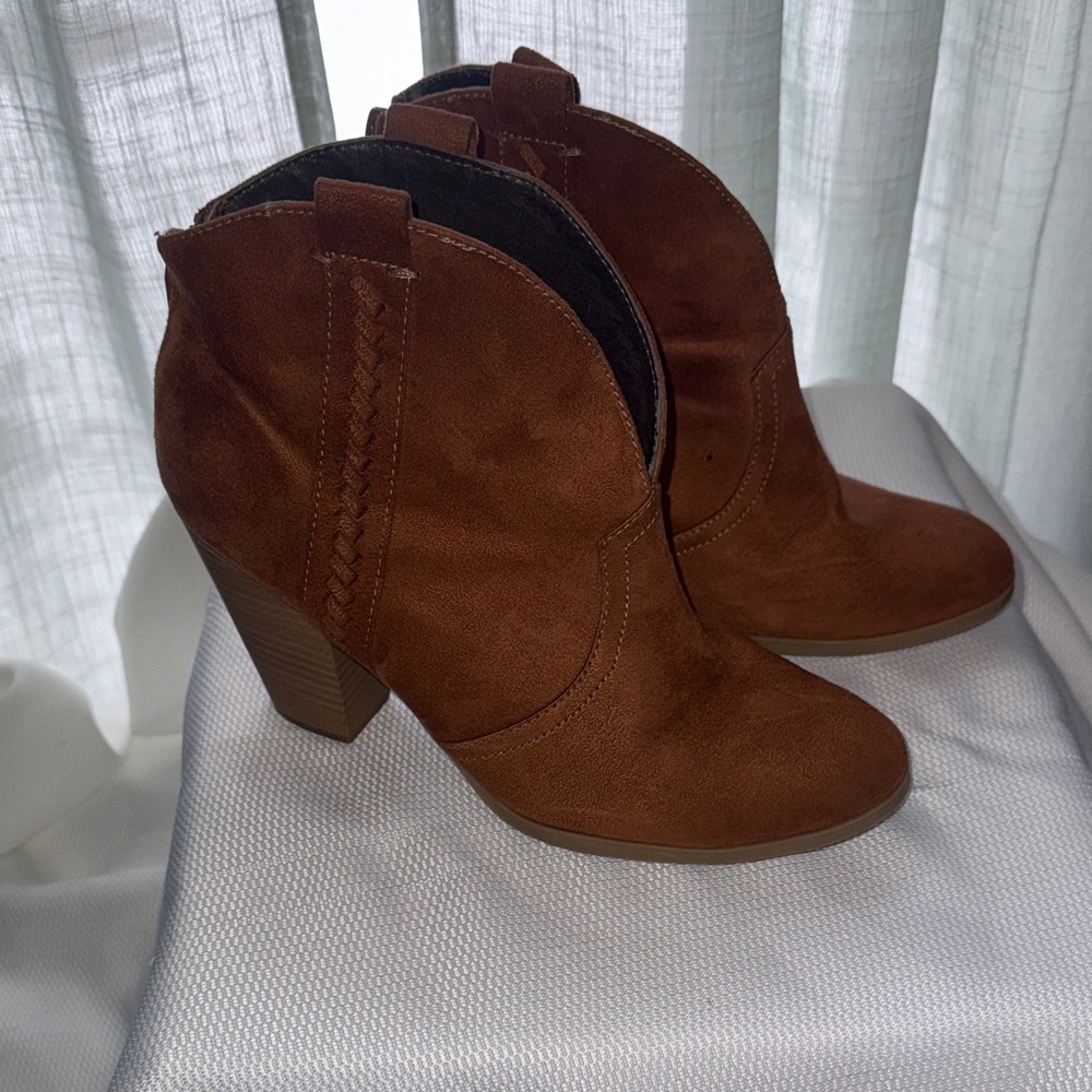 Comfort Womens‎ Faux Suede Western Ankle Booties Brown Braided V-Cut 44010096 9